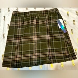 NWT Tinseltown Plaid Skirt, Sz. M. Olive, Khaki, Black. Back to School!